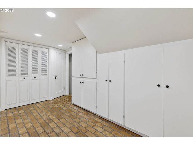 782 Nw POWHATAN Ter, Portland, OR 97210