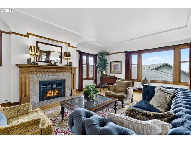 782 Nw POWHATAN Ter, Portland, OR 97210