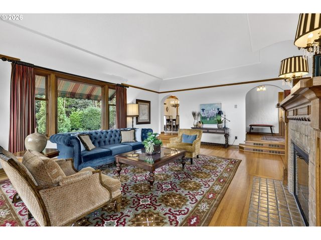 782 Nw POWHATAN Ter, Portland, OR 97210