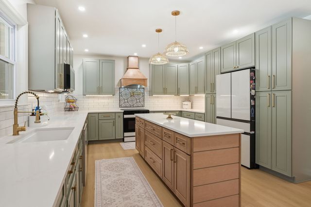 218 Spring Valley Rd, Hendersonville, TN 37075