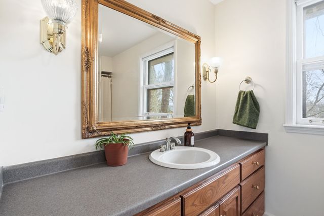 218 Spring Valley Rd, Hendersonville, TN 37075