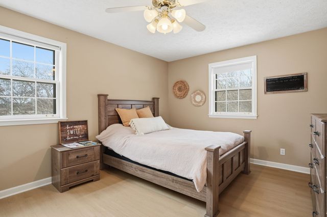 218 Spring Valley Rd, Hendersonville, TN 37075