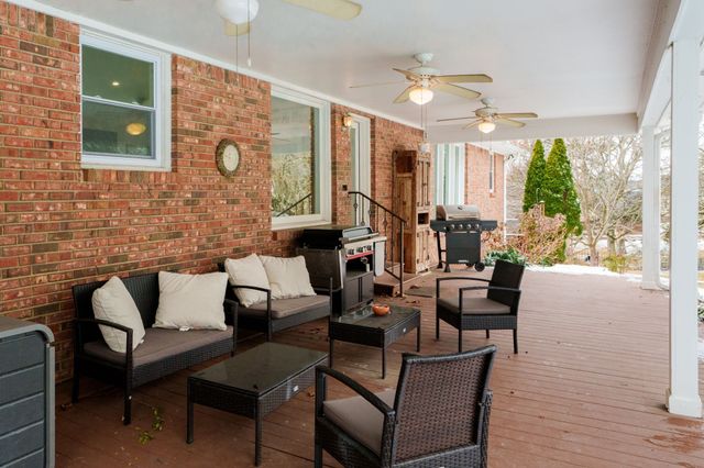 218 Spring Valley Rd, Hendersonville, TN 37075