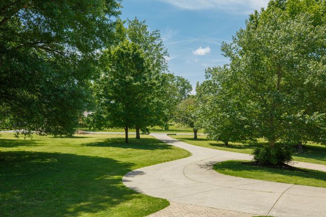 218 Spring Valley Rd, Hendersonville, TN 37075