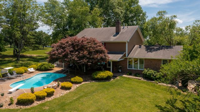 218 Spring Valley Rd, Hendersonville, TN 37075