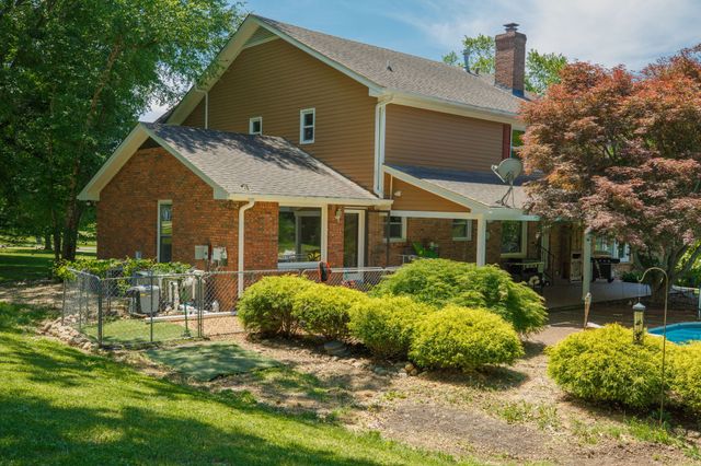 218 Spring Valley Rd, Hendersonville, TN 37075