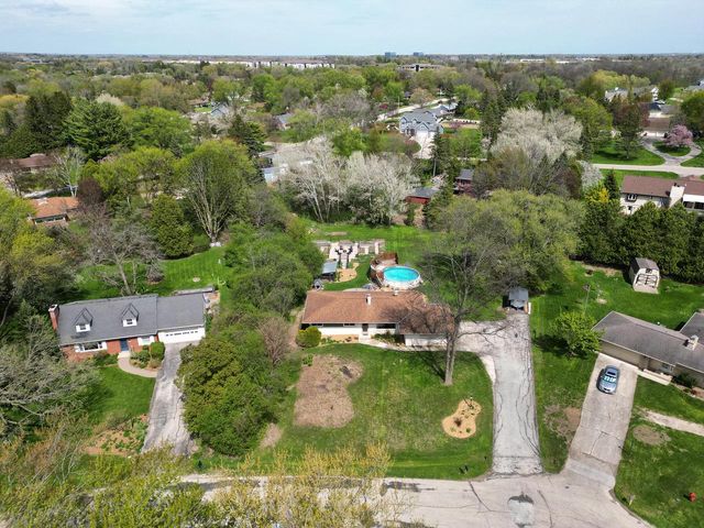 N68W13722 Bay Ridge COURT, Menomonee Falls, WI 53051