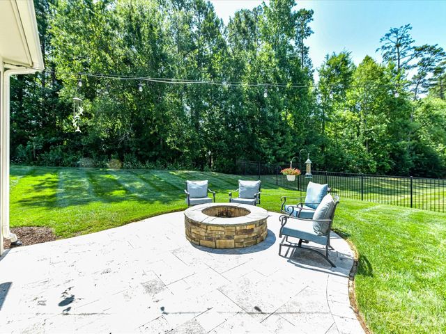 5026 Stonehill Lane, Matthews, NC 28104
