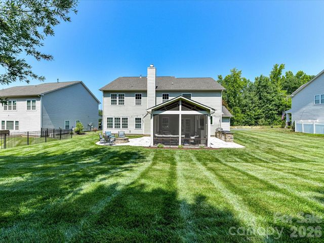 5026 Stonehill Lane, Matthews, NC 28104