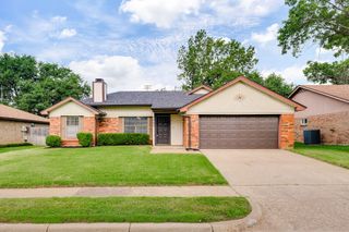 3005 Richwood Circle, Bedford, TX 76021
