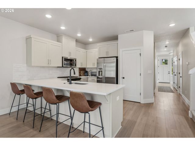 2414 Se MAYBROOK Ln, Milwaukie, OR 97222