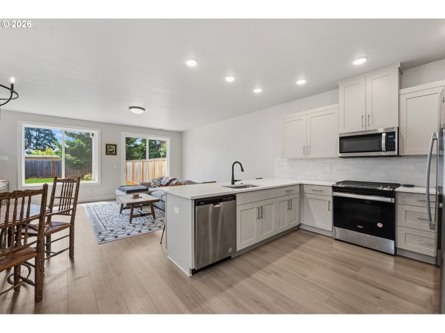 2414 Se MAYBROOK Ln, Milwaukie, OR 97222