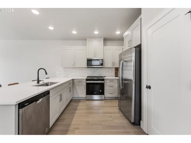 2414 Se MAYBROOK Ln, Milwaukie, OR 97222