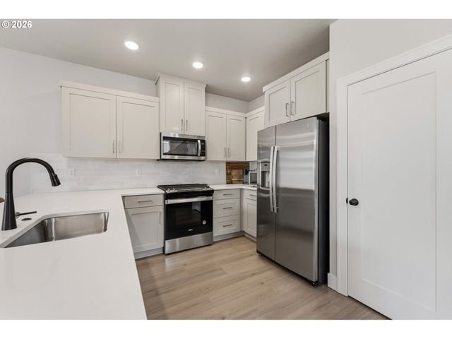 2414 Se MAYBROOK Ln, Milwaukie, OR 97222