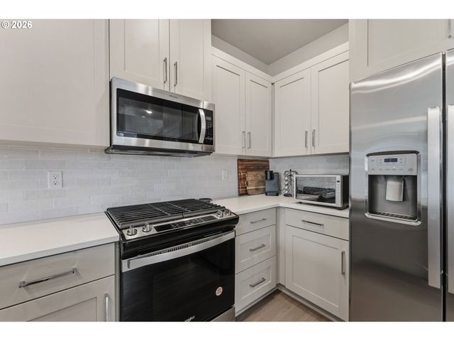 2414 Se MAYBROOK Ln, Milwaukie, OR 97222