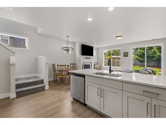 2414 Se MAYBROOK Ln, Milwaukie, OR 97222