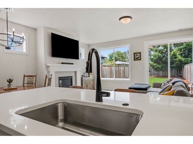 2414 Se MAYBROOK Ln, Milwaukie, OR 97222