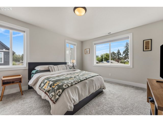 2414 Se MAYBROOK Ln, Milwaukie, OR 97222