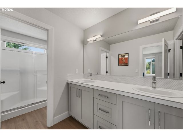 2414 Se MAYBROOK Ln, Milwaukie, OR 97222