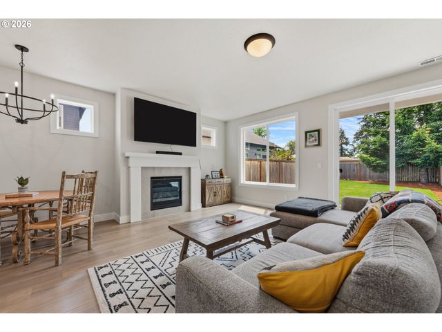 2414 Se MAYBROOK Ln, Milwaukie, OR 97222