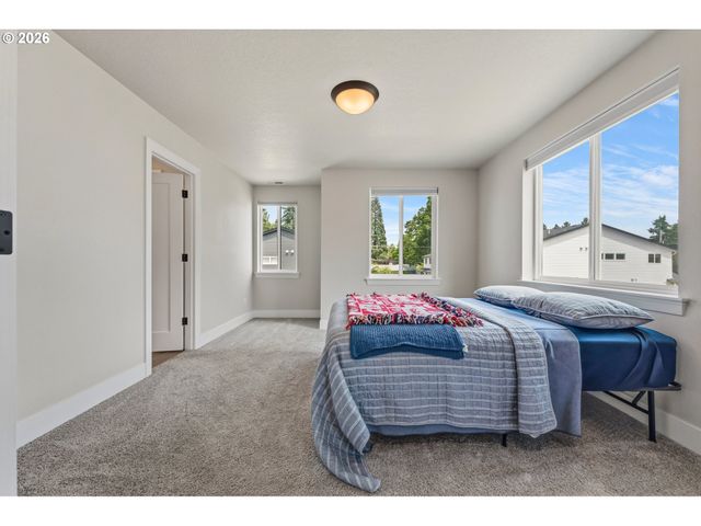 2414 Se MAYBROOK Ln, Milwaukie, OR 97222