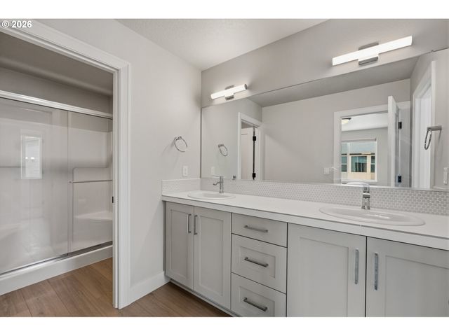 2414 Se MAYBROOK Ln, Milwaukie, OR 97222