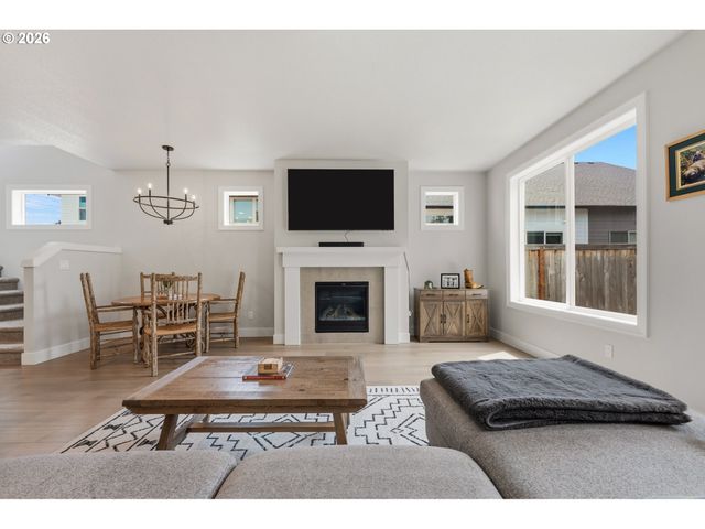 2414 Se MAYBROOK Ln, Milwaukie, OR 97222