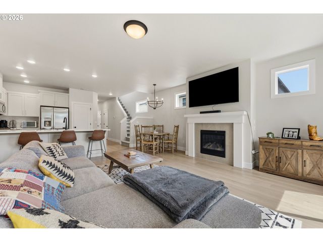 2414 Se MAYBROOK Ln, Milwaukie, OR 97222