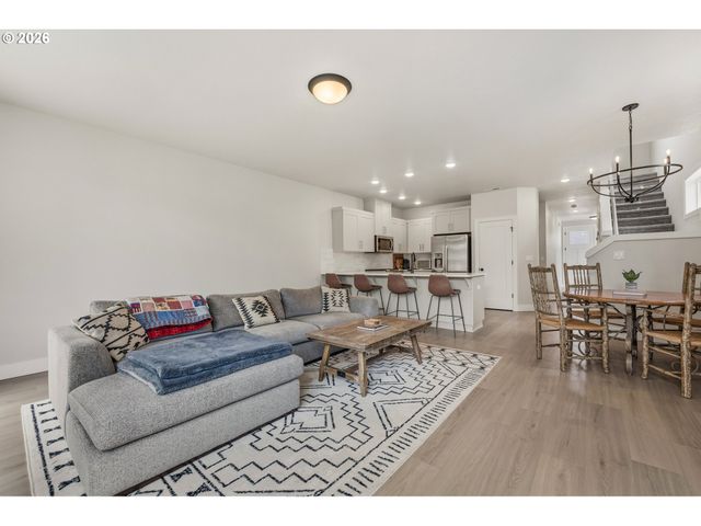 2414 Se MAYBROOK Ln, Milwaukie, OR 97222