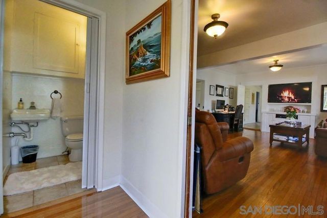 3970 Harney St, San Diego, CA 92110