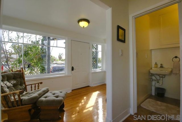 3970 Harney St, San Diego, CA 92110