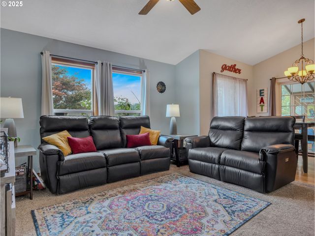 1019 Se 27TH St, Troutdale, OR 97060