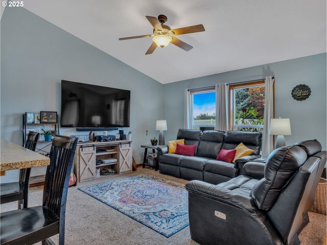 1019 Se 27TH St, Troutdale, OR 97060