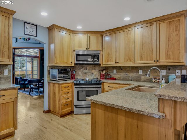 1019 Se 27TH St, Troutdale, OR 97060