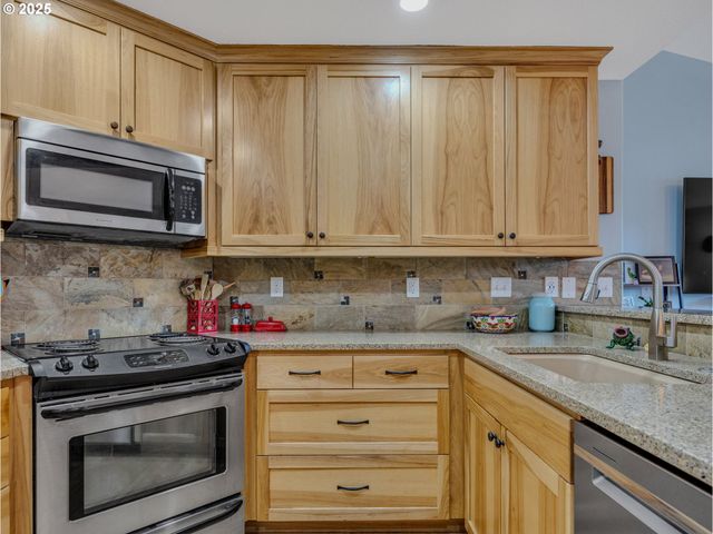 1019 Se 27TH St, Troutdale, OR 97060