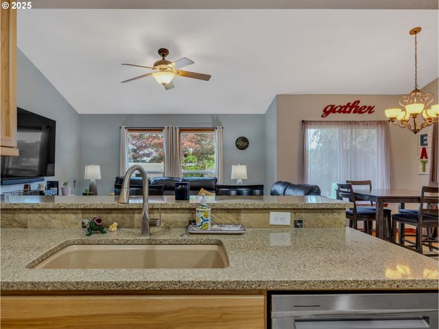 1019 Se 27TH St, Troutdale, OR 97060