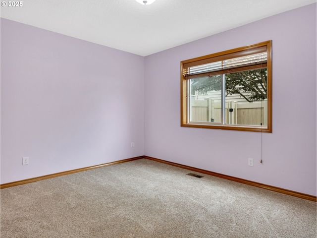 1019 Se 27TH St, Troutdale, OR 97060