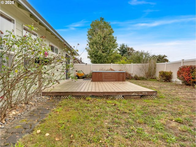 1019 Se 27TH St, Troutdale, OR 97060