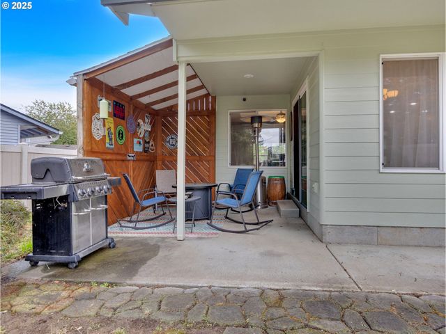 1019 Se 27TH St, Troutdale, OR 97060