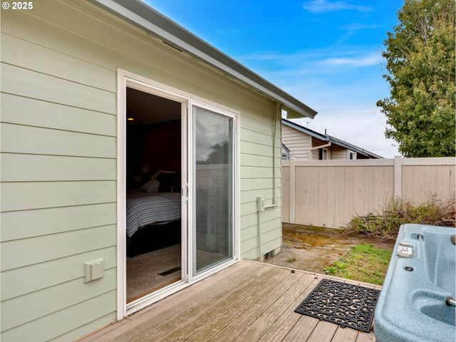 1019 Se 27TH St, Troutdale, OR 97060