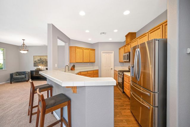 6 Carver Court, Sacramento, CA 95835