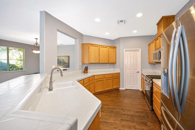 6 Carver Court, Sacramento, CA 95835