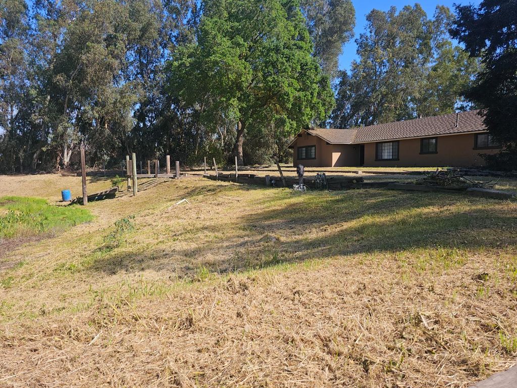 Image 3 of property listing at 35634 Marciel Avenue, Madera, CA 93636