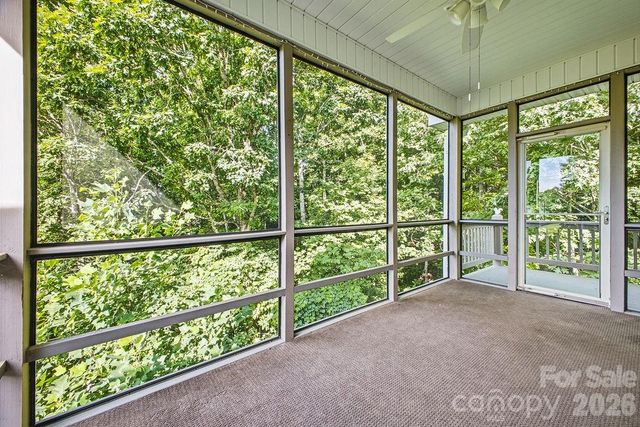 2204 E Cumming Woods Lane, Hendersonville, NC 28739