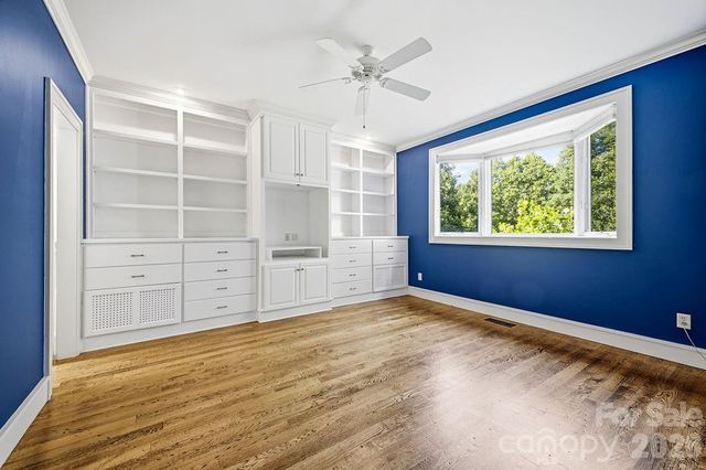 2204 E Cumming Woods Lane, Hendersonville, NC 28739