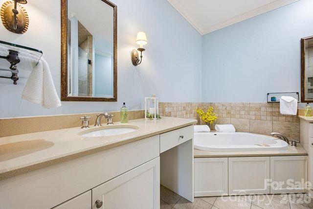 2204 E Cumming Woods Lane, Hendersonville, NC 28739
