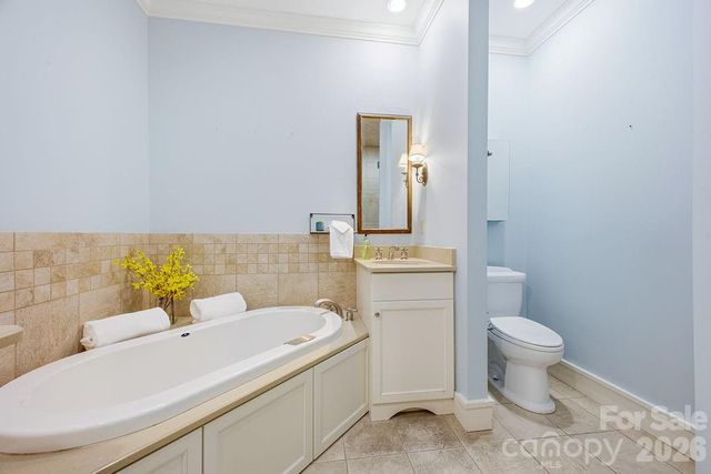 2204 E Cumming Woods Lane, Hendersonville, NC 28739