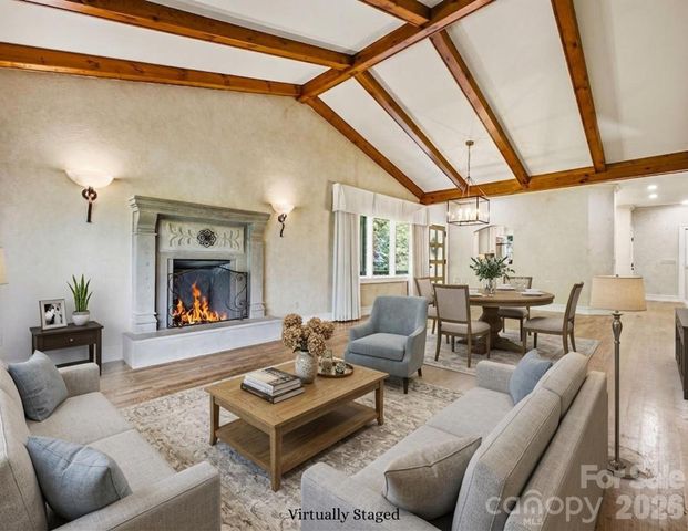 2204 E Cumming Woods Lane, Hendersonville, NC 28739
