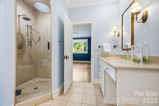 2204 E Cumming Woods Lane, Hendersonville, NC 28739