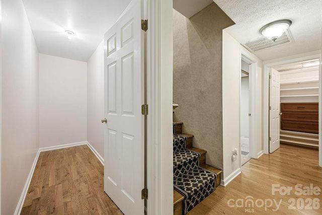 2204 E Cumming Woods Lane, Hendersonville, NC 28739